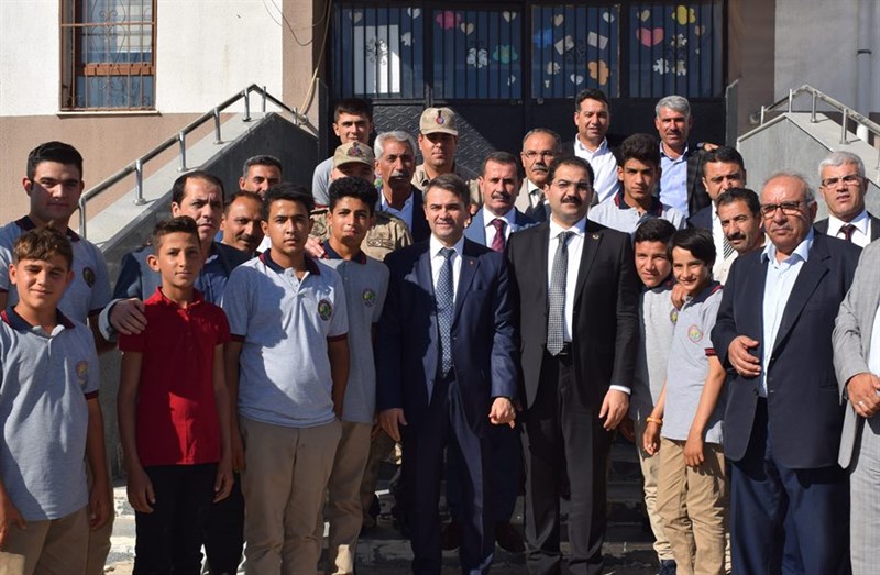 İlçemiz Kaymakamı Metin Esen Çamlıdere Mahallesinde Muhtarlarla Bir Araya Geldi